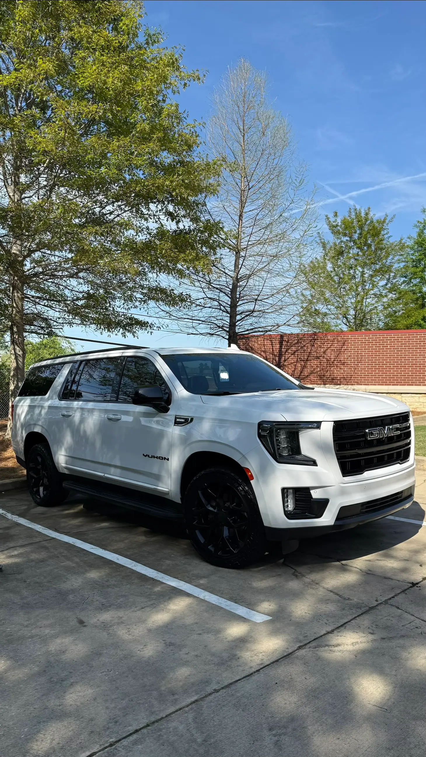 GMC – Exterior Detail